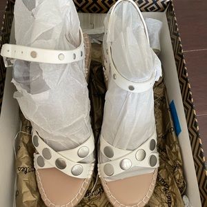 Charles David white 71/2 sandals wedge